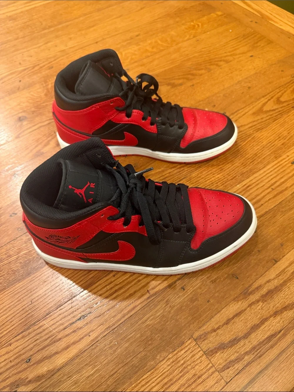 size 8.5Jordan Men’s Mid-Top Sneakers in Red and Black use no box